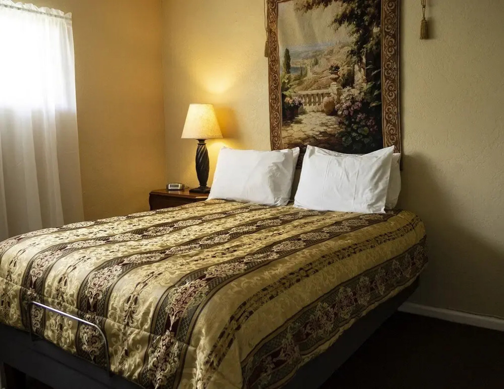 Tuscany Manor Suites - Clothing Optional