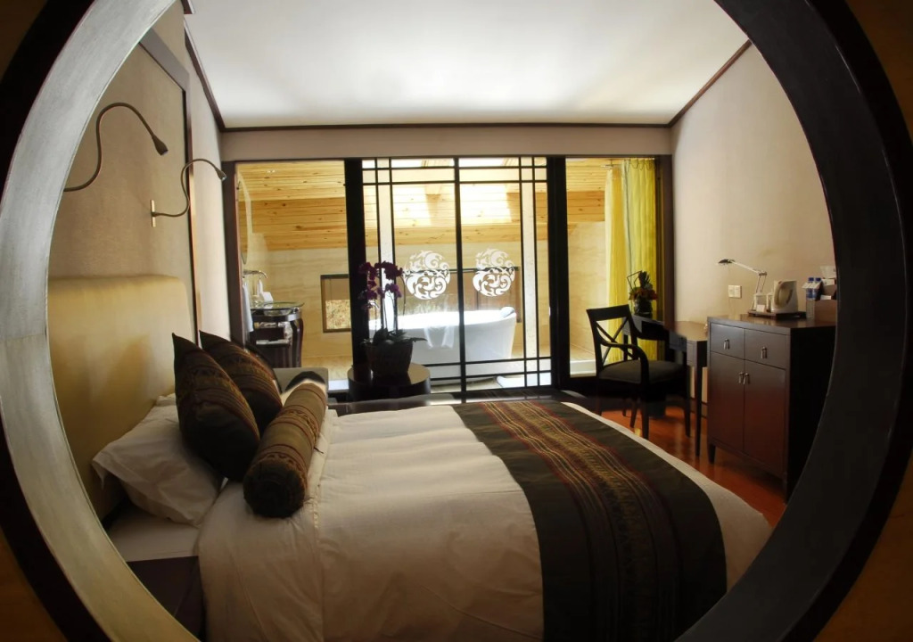 West Lake Hillview International