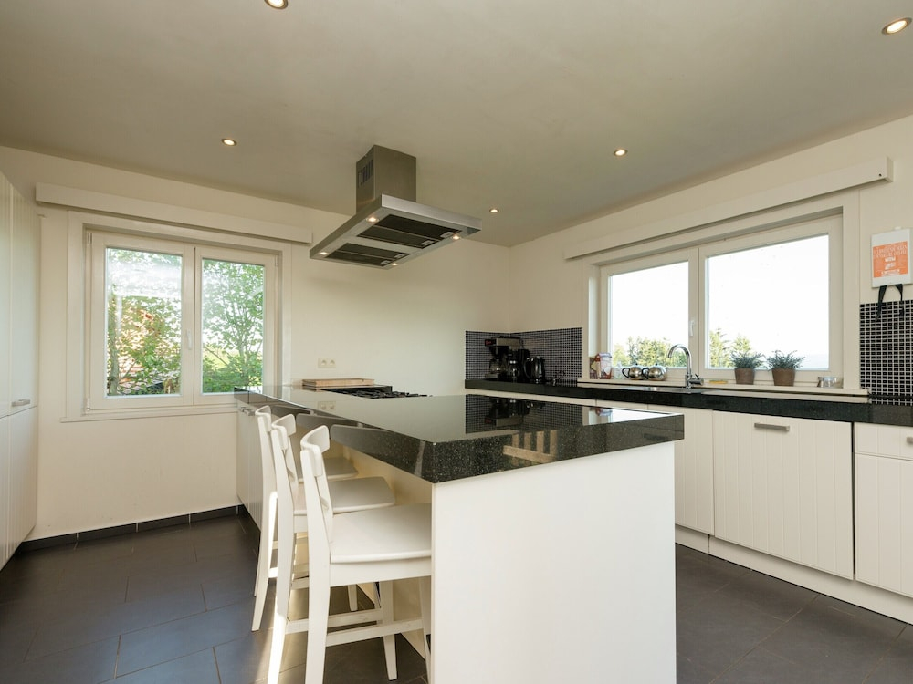 Lovely Villa in Durbuy with Hot Tub