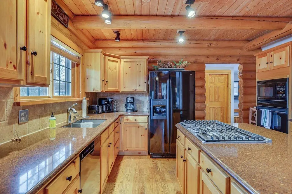 4 Mi to Rocky Mtn Nat'l Park: Cabin Near Town!