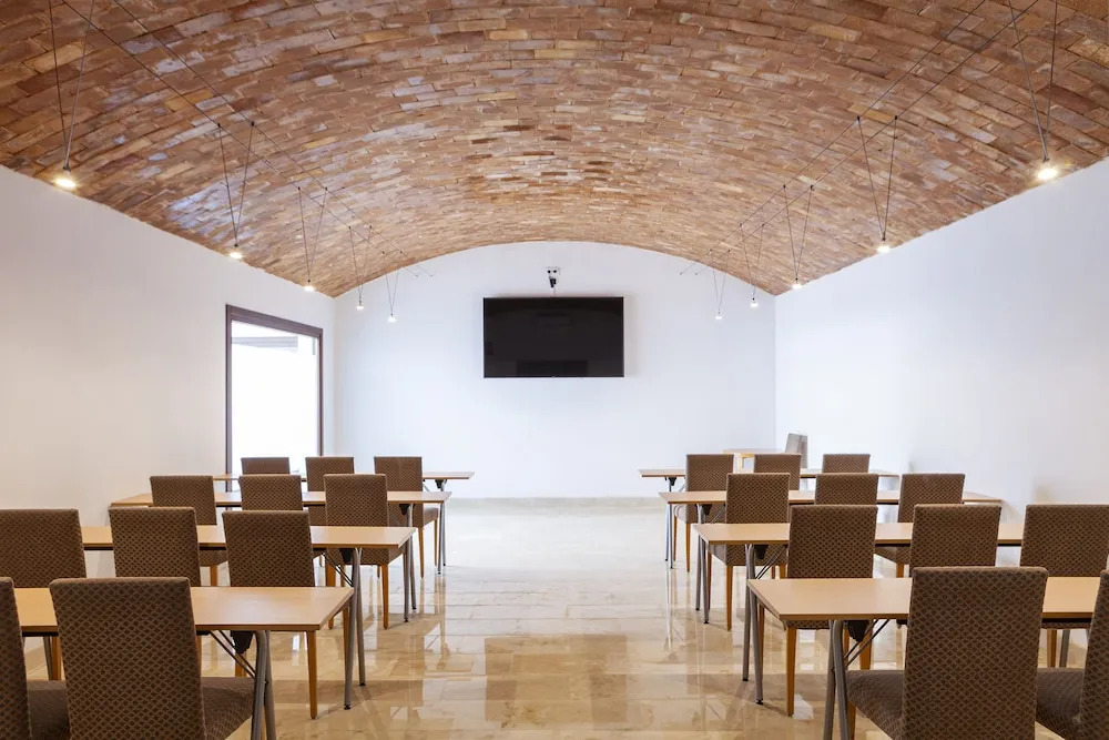 Ad Hoc Vitae Retreats & Health Only Adults