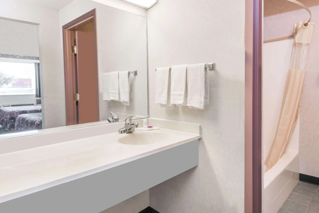 Knights Inn Ottawa