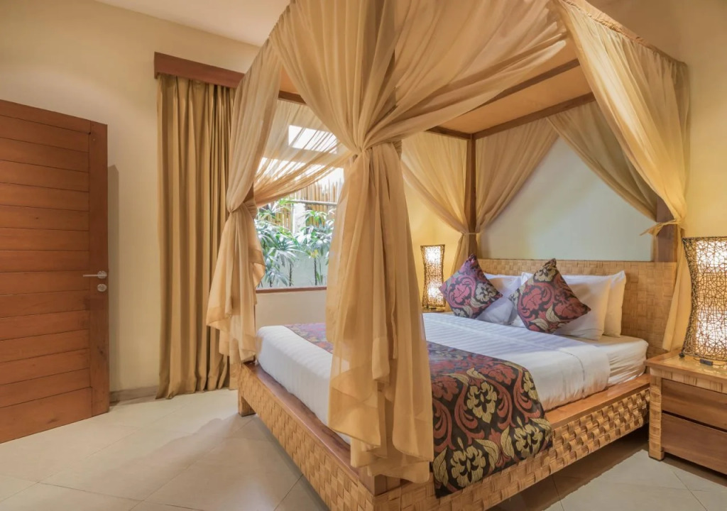 Villa Seriska Seminyak, 5-Star Private Pool Villa, Walk to Dining & Shopping