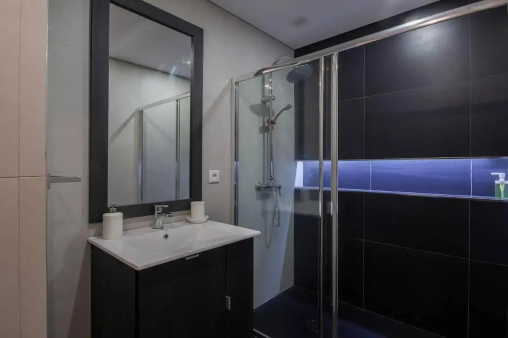 NEW!! Galé 406 Center Apartment (wifi, parking)