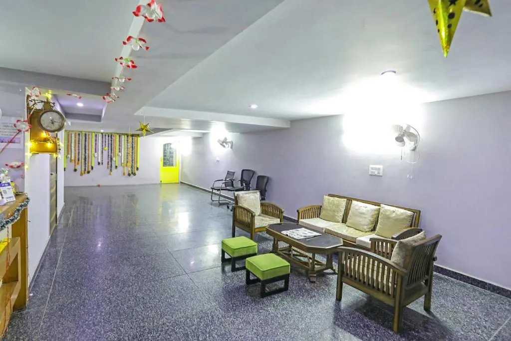 Fabhotel White House Bnb