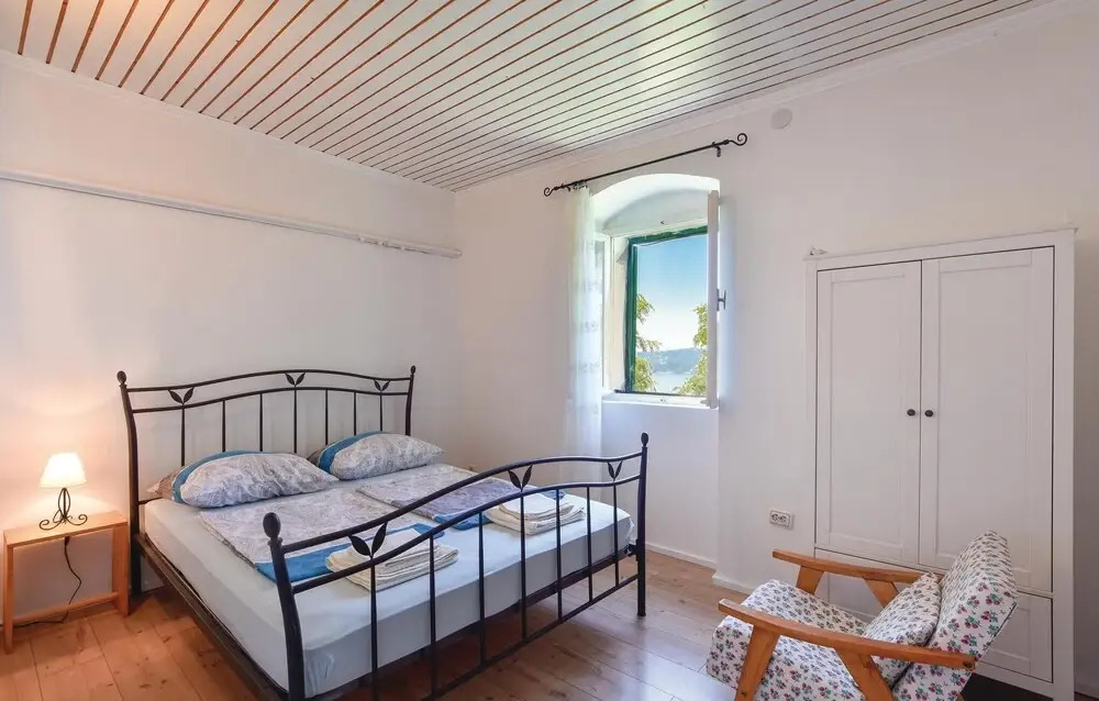 Beautiful Home in Duce With Wifi and 3 Bedrooms