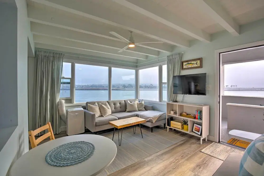 Chic Bay View Condo < 10 Miles to Dtwn San Diego!