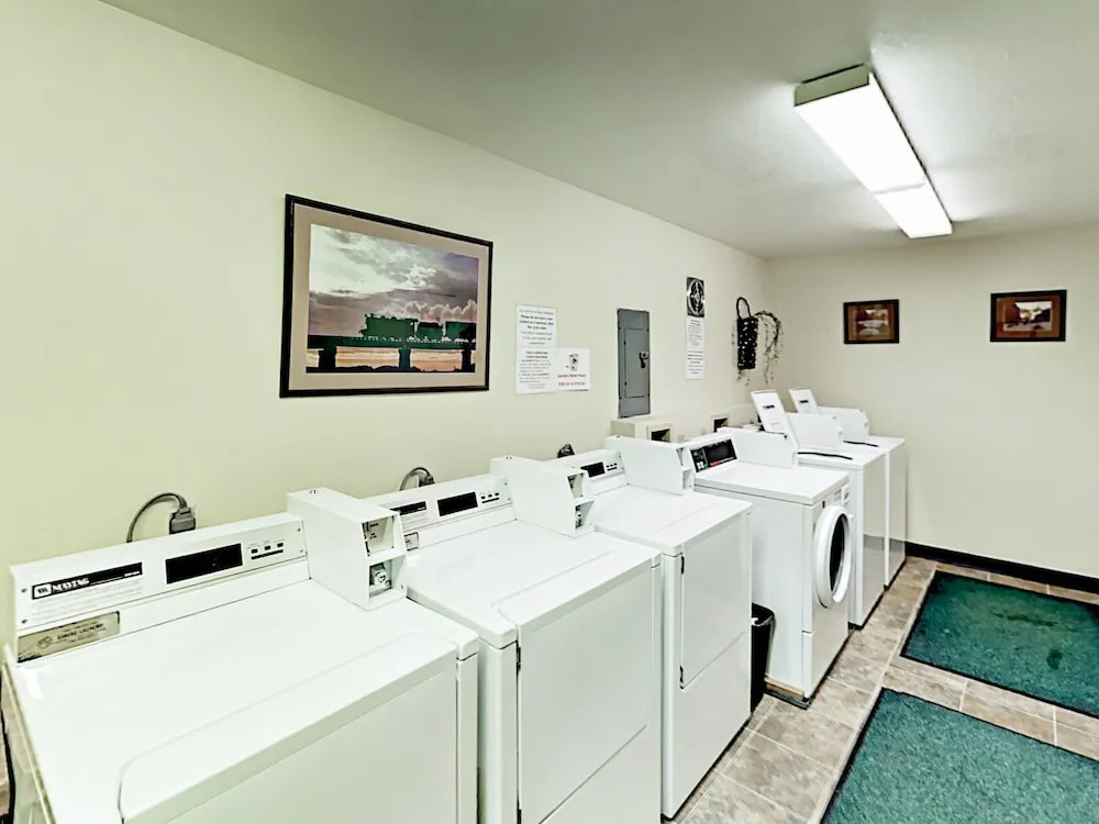 Mountain-view W/ Pool & Hot Tub, Near Skiing 2 Bedroom Condo