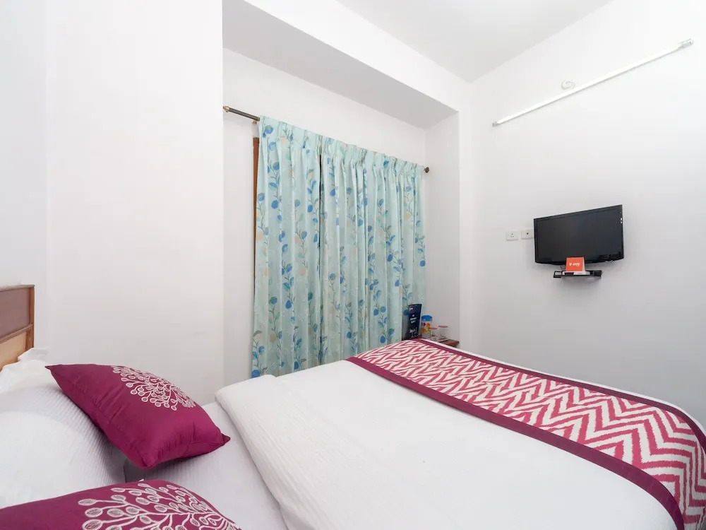 OYO 16645 Hotel Grand Palace