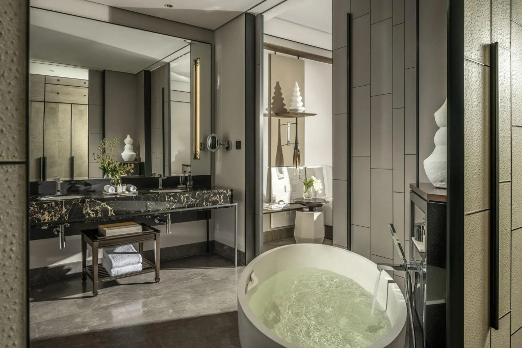 Four Seasons Hotel Bangkok at Chao Phraya River