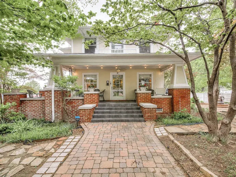 Stylish 3-bedroom Home in Tulsa