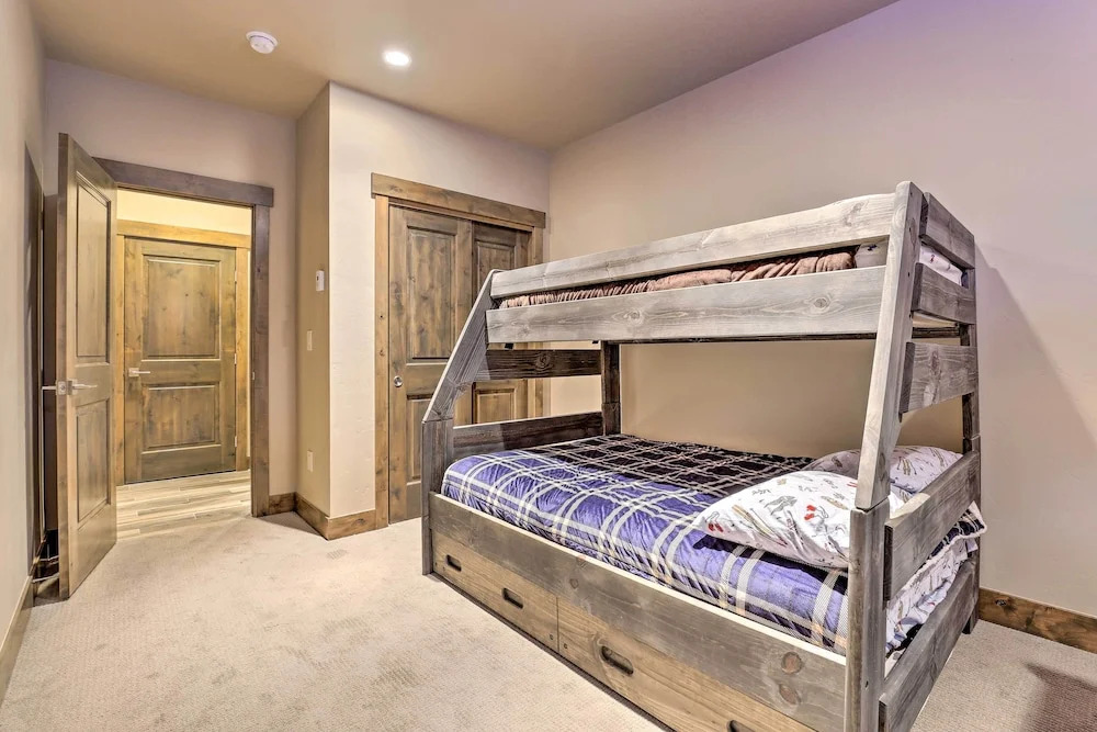 Relax Fireside: Silverthorne Home 11 Mi to Skiing!