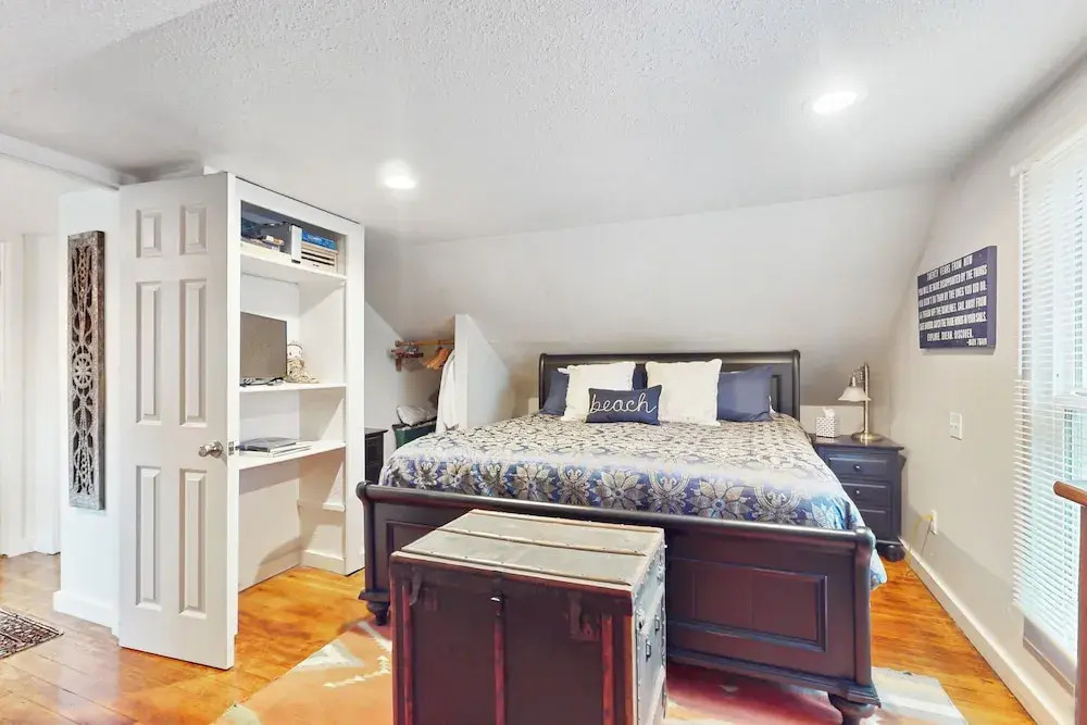 3 BR Cozy Cottage: w/ Hot Tub & Wifi