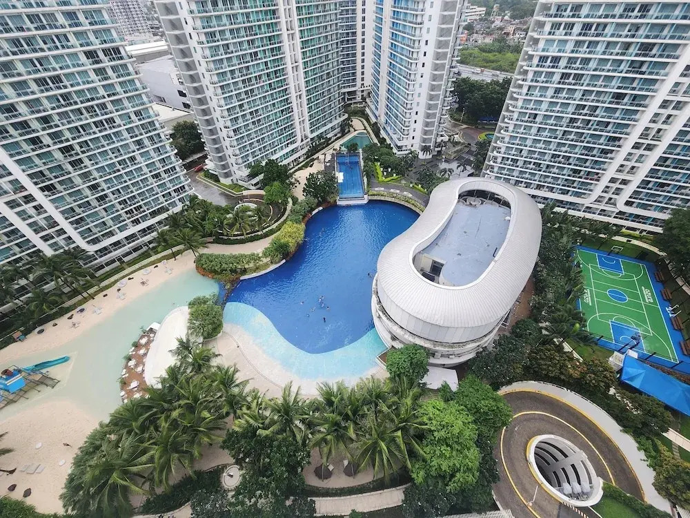 Azure Urban Resort Staycation By Yana