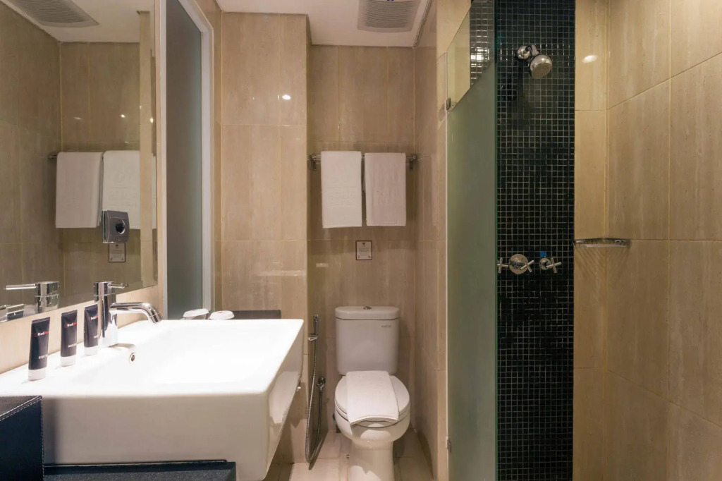 RedDoorz Plus near Blok M Square