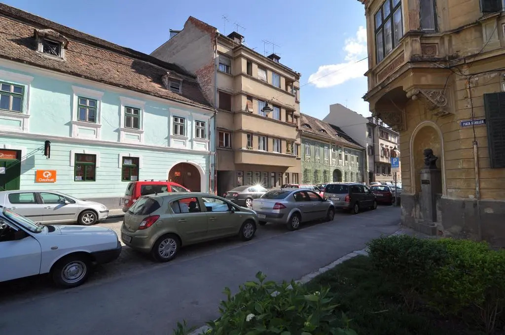 Schiller Apartment