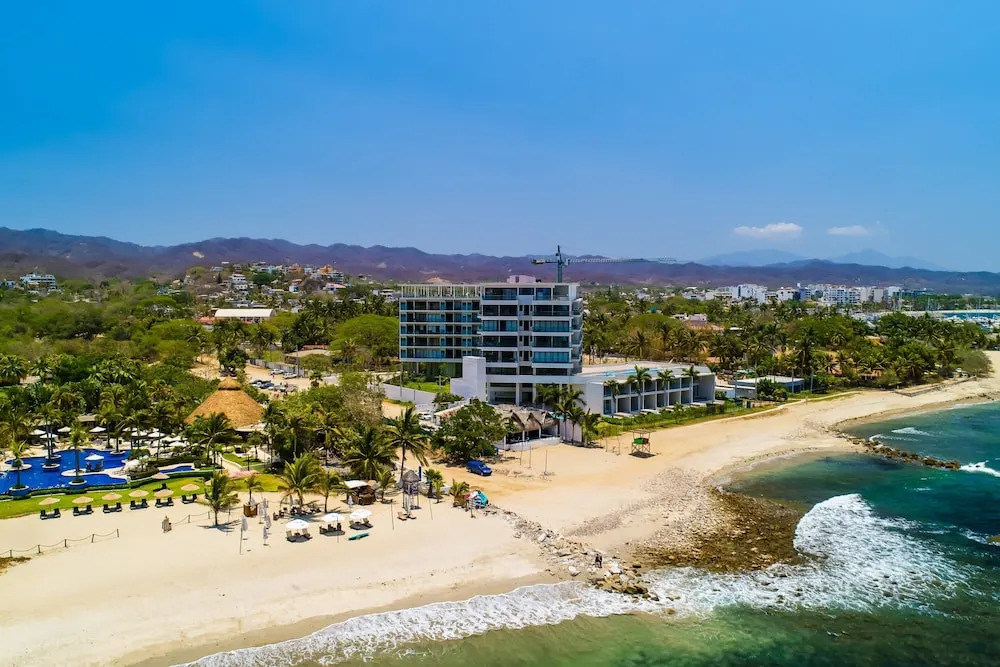 Cozy Oceanview Loft With Panoramic Views, Outdoor Pool & Fitness Room
