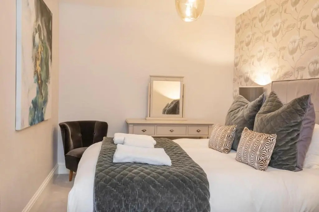 8 Blue Bridge- Elegant and Luxurious 1 Bedroom Apt- Free Parking