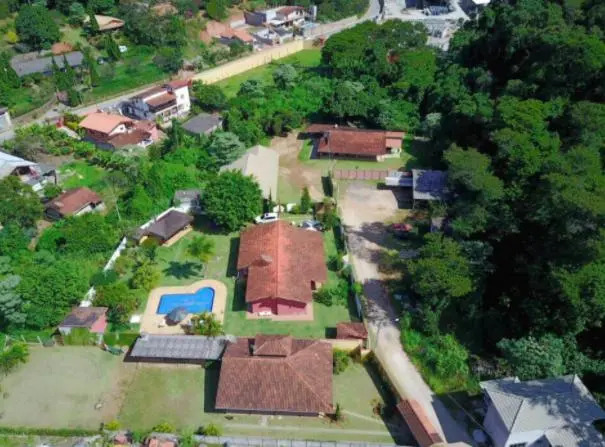 Arraiá é aqui, 65km de SP com Internet que funciona verdade 300 MB fibra com cama elástica gigante e fogueira
