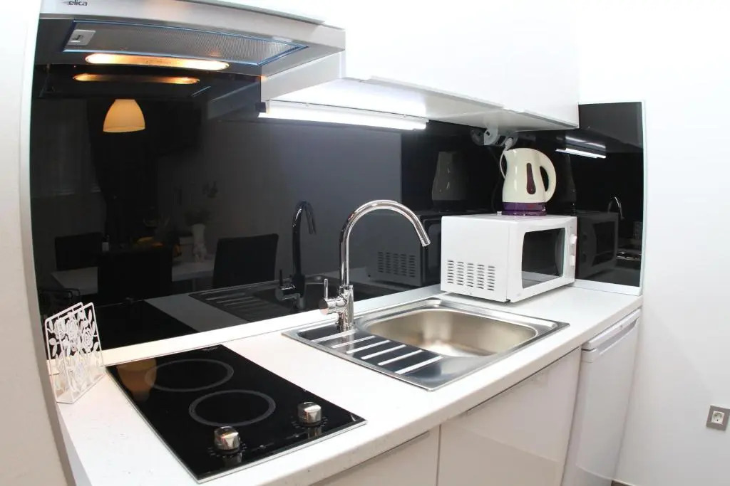 Studio Apartments Mirakul