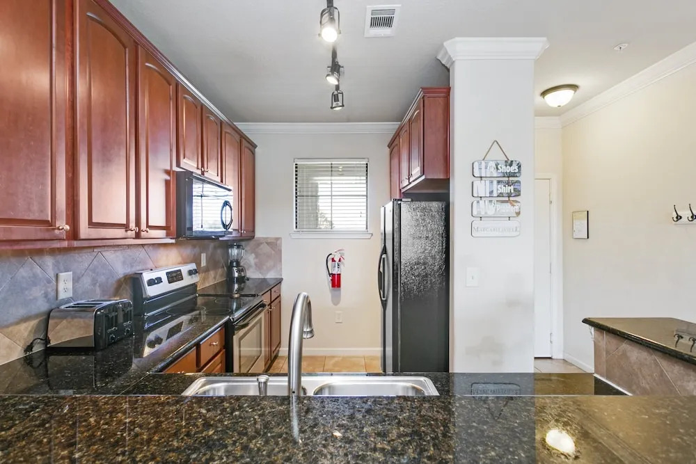3 Bed 3 Bath Pool View High End Corner Condo
