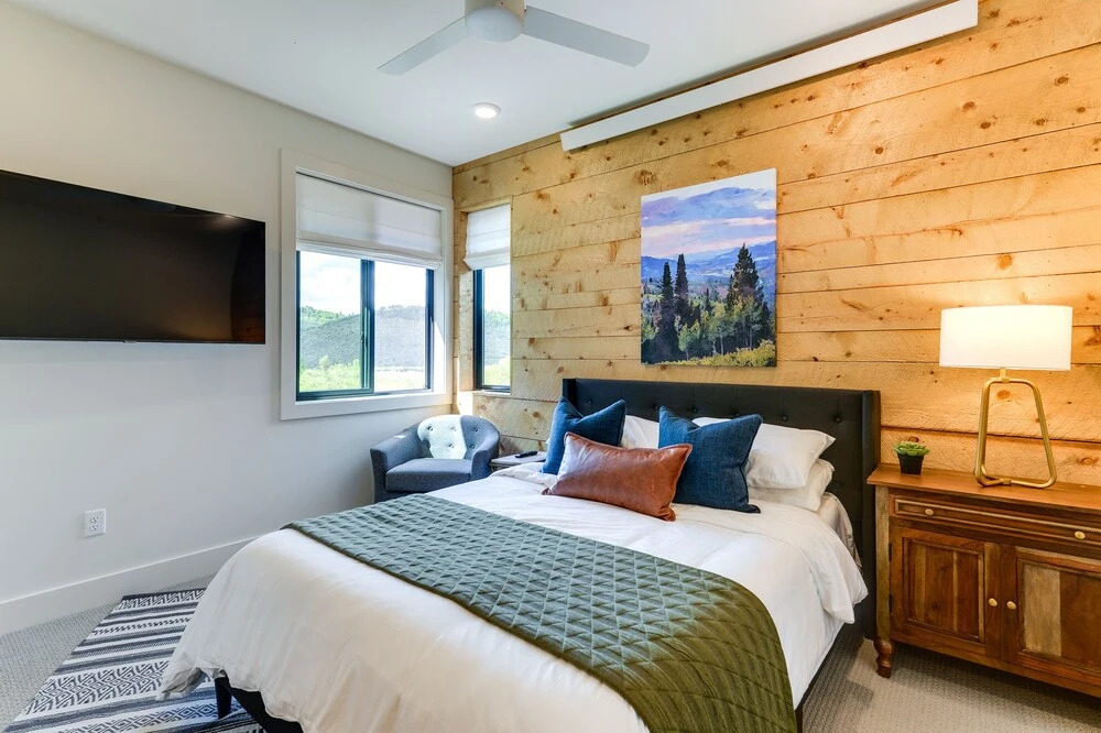 Modern Turnerville Cabin w/ Hot Tub & Scenic Views