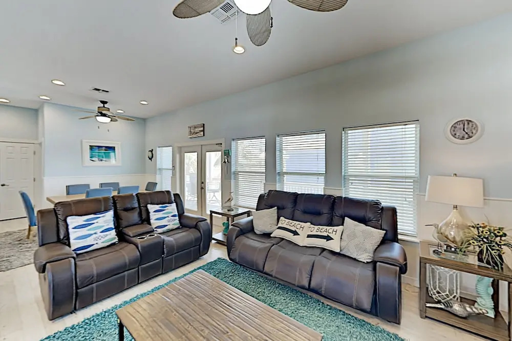 Great Home Located In A Wonderful Community In Royal Sands 5 Bedroom Home