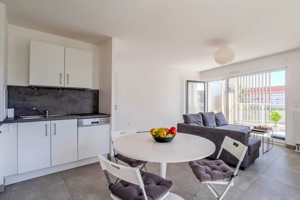 Pretty One-bedroom Apartment of 70m² With Balcony - Strasbourg