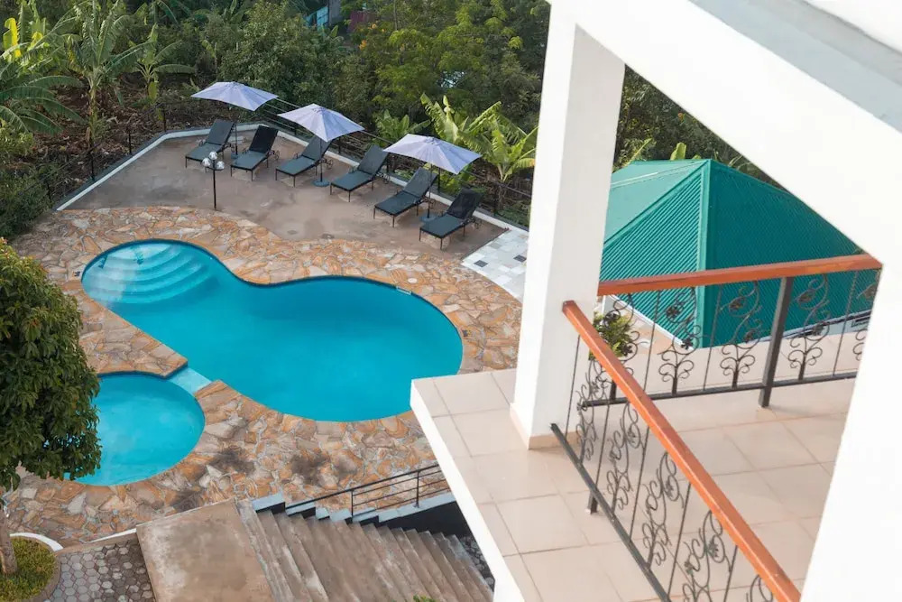 Two Mountains Lodge
