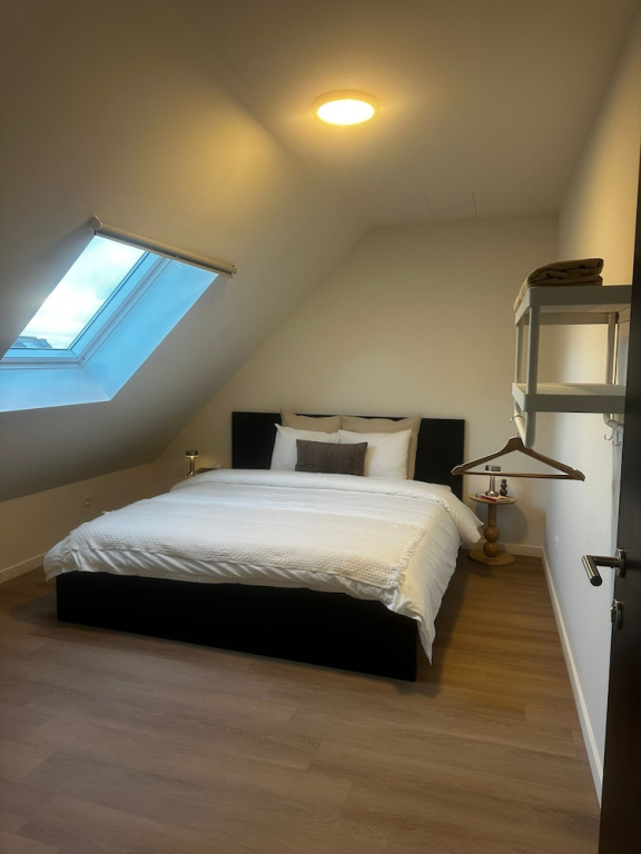 Stylish 3BR With 1LR Apt Near to Center