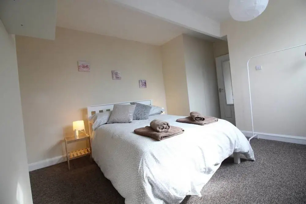 2 Bedroom Family Home near Leeds City Center