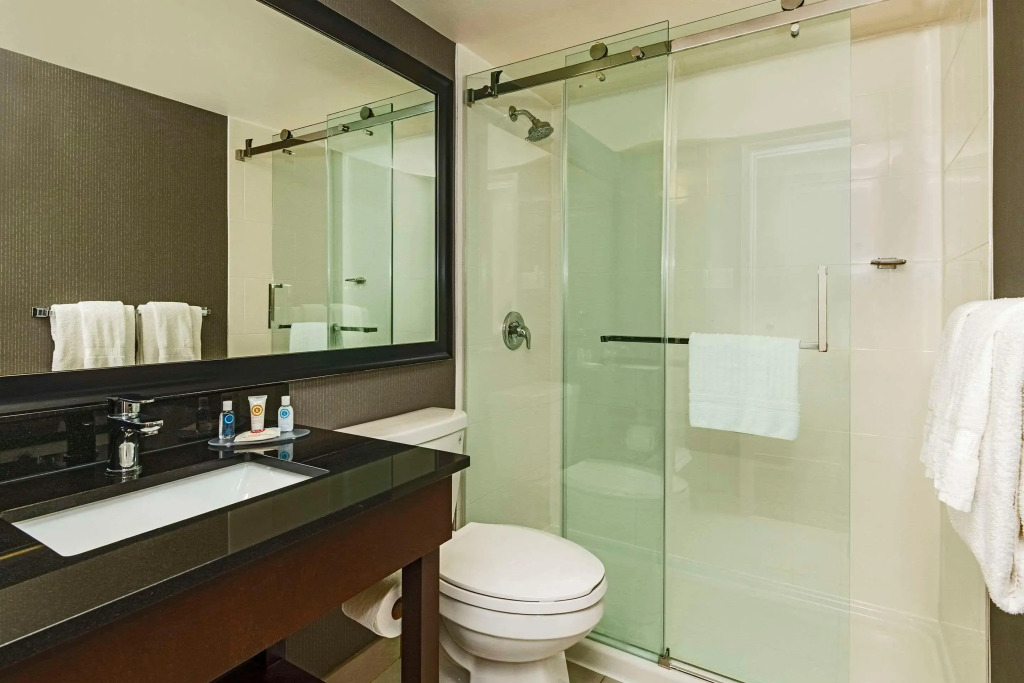 Comfort Inn Cambridge - Highway 401