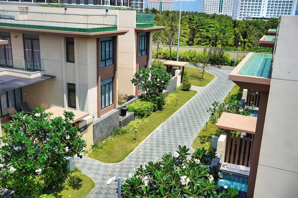 Seascape Villas In Long Beach Cam Ranh