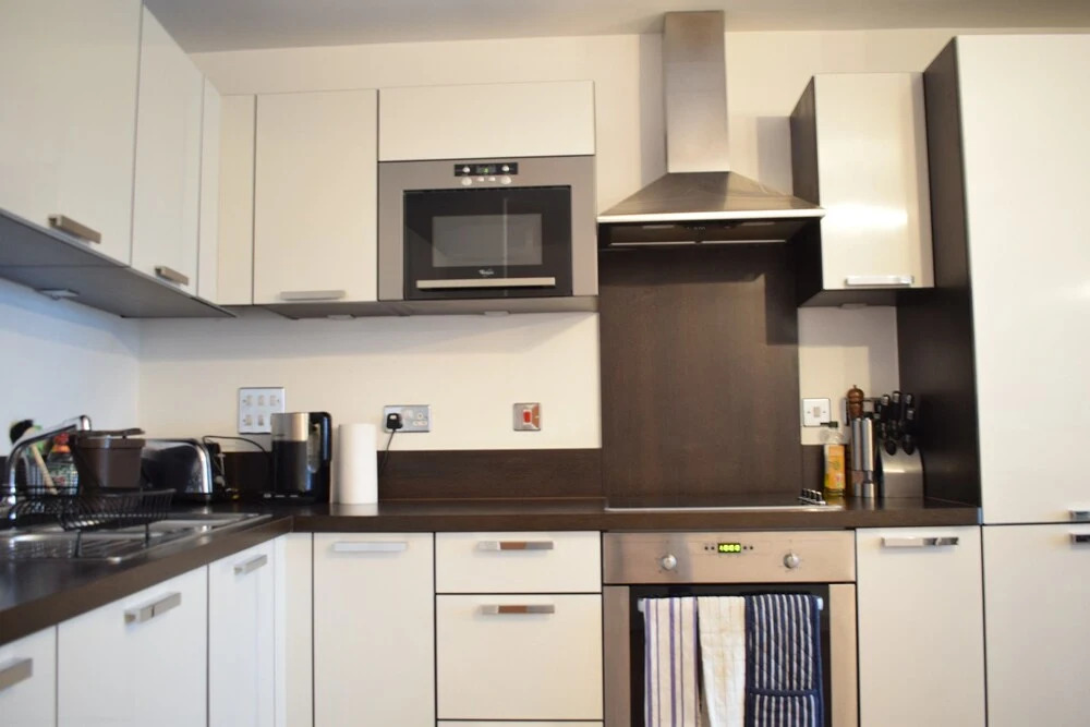 Idyllic 2 Bed Flat with Balcony in Canada Water