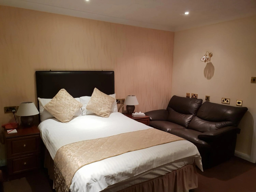Ascot Hotel