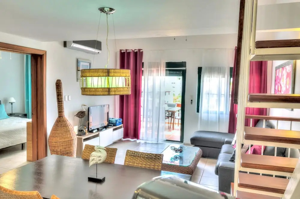 Exquisite Ocean and Pool View Apartment Next to the Beach