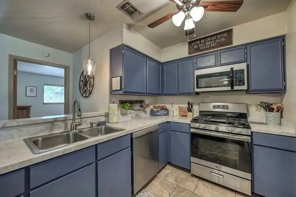 Kerrville Hidden Gem With Firepit and Grill - Great Location