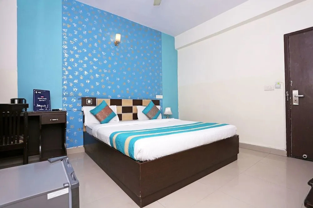 Hotel Luxury Global At Delhi Airport by Global Group