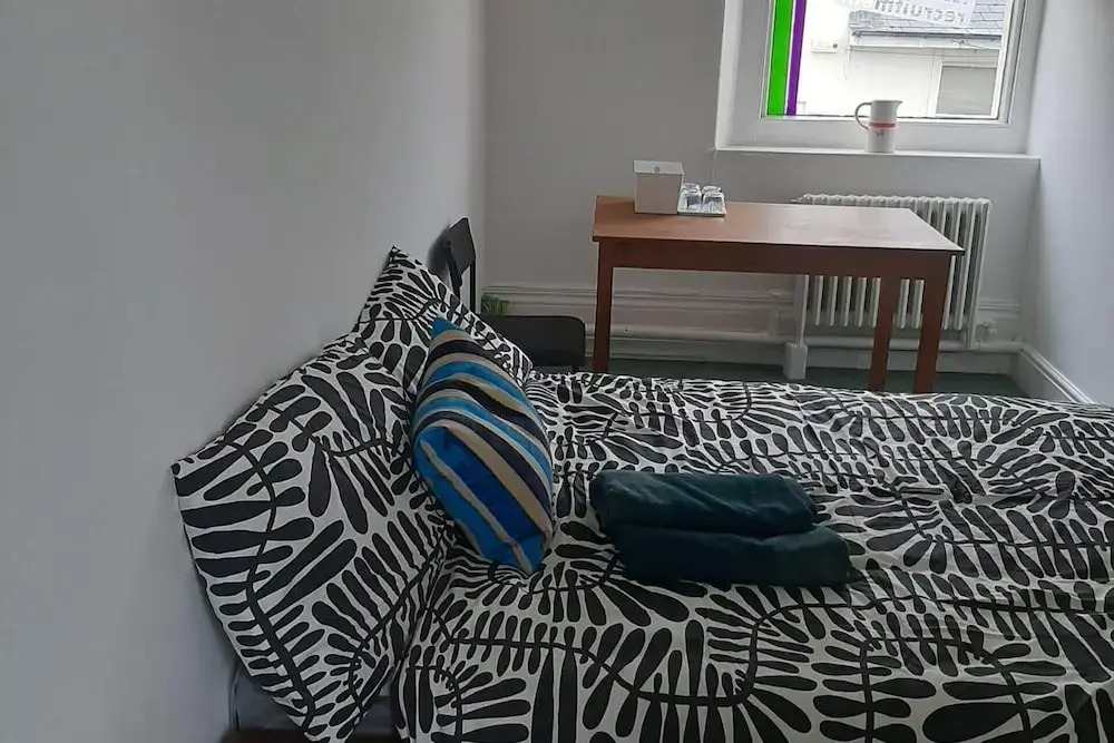 Newport 1-Bed Apt, Sleeps 2 near Train Station