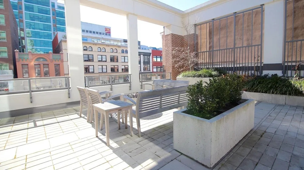 Era Suite Living on Yates