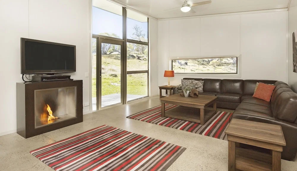 Ecocrackenback 12 'Sustainable, luxurious chalet close to the slopes.'