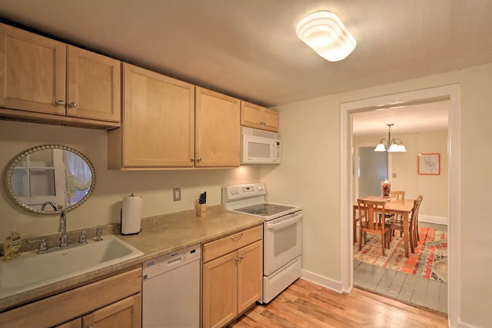Cozy Lambertville Abode in the Heart of Downtown!