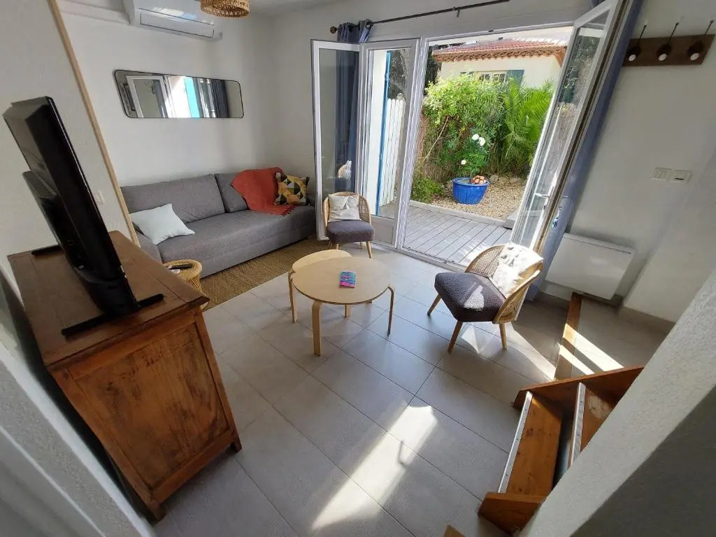 Bormes les Mimosas, Hameau de Cabasson, à 400m de la mer et du fort de Bregançon, Villa classée 3 étoiles, de 2 à 8 personnes