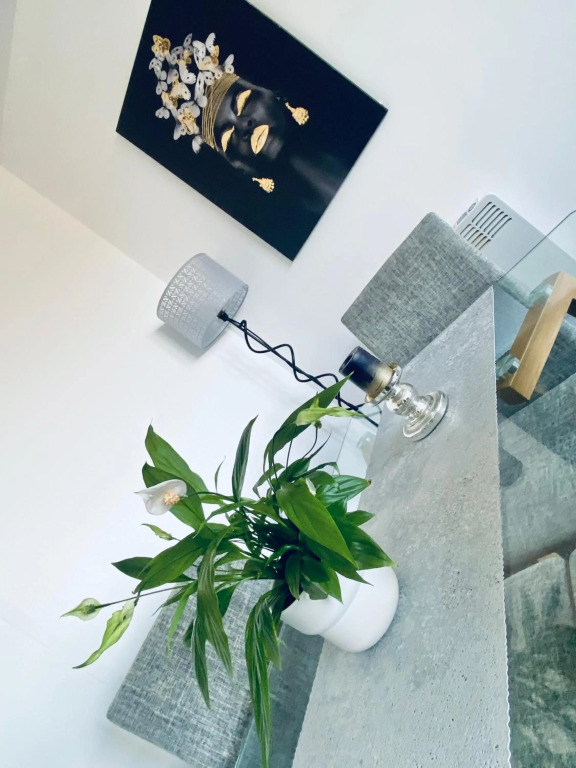 Unique view of Anfield stadium - Charming 2 bedroom apartment in Liverpool with parking