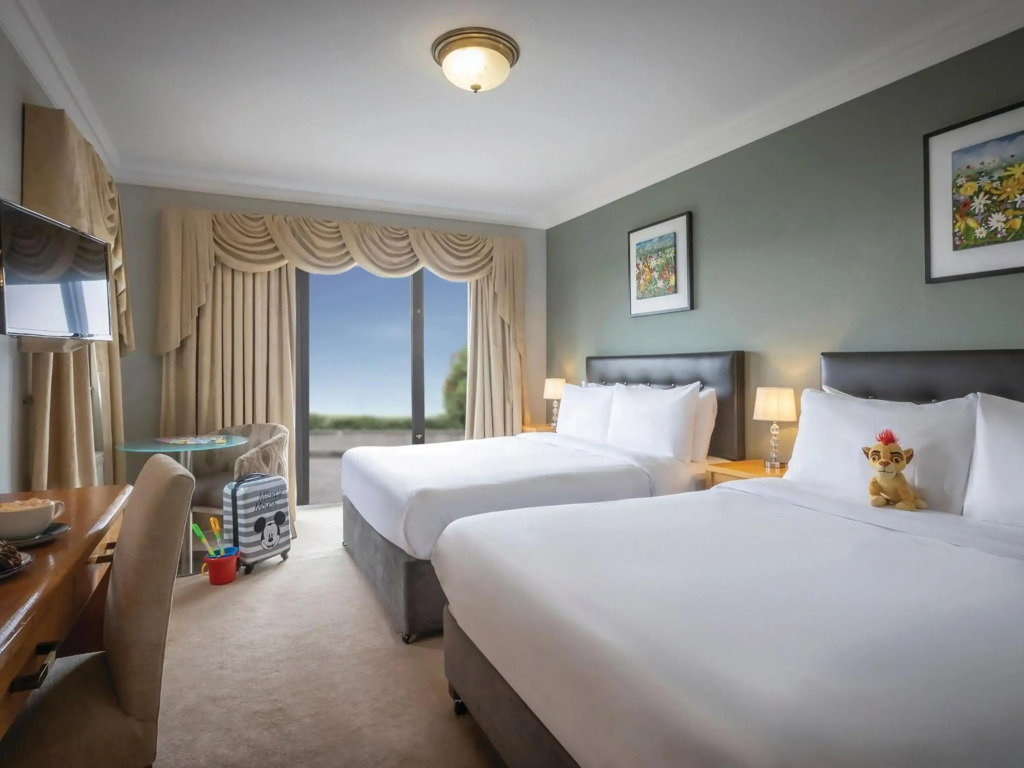 Shoreline Hotel