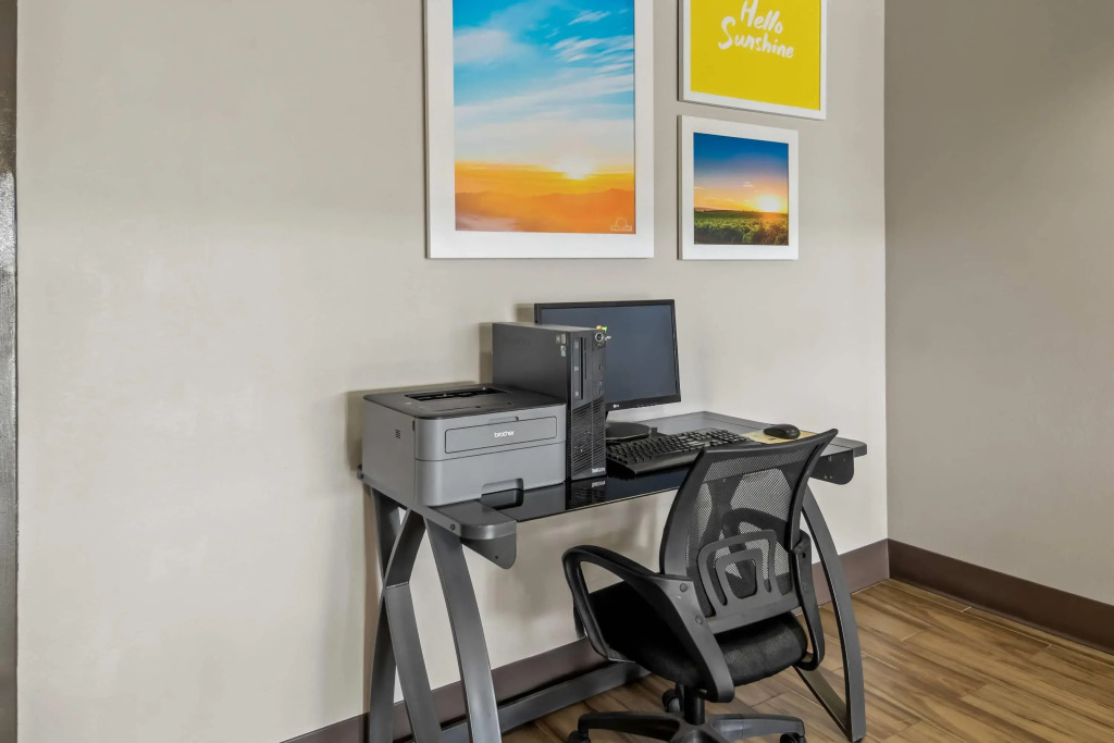 Days Inn & Suites by Wyndham DeSoto