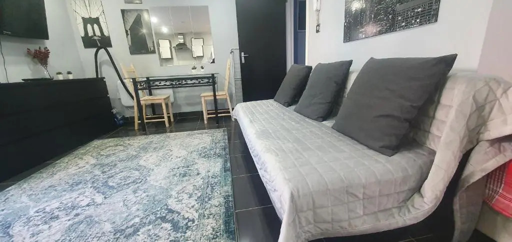 Studio, up to 4 PEOPLE, City Center location