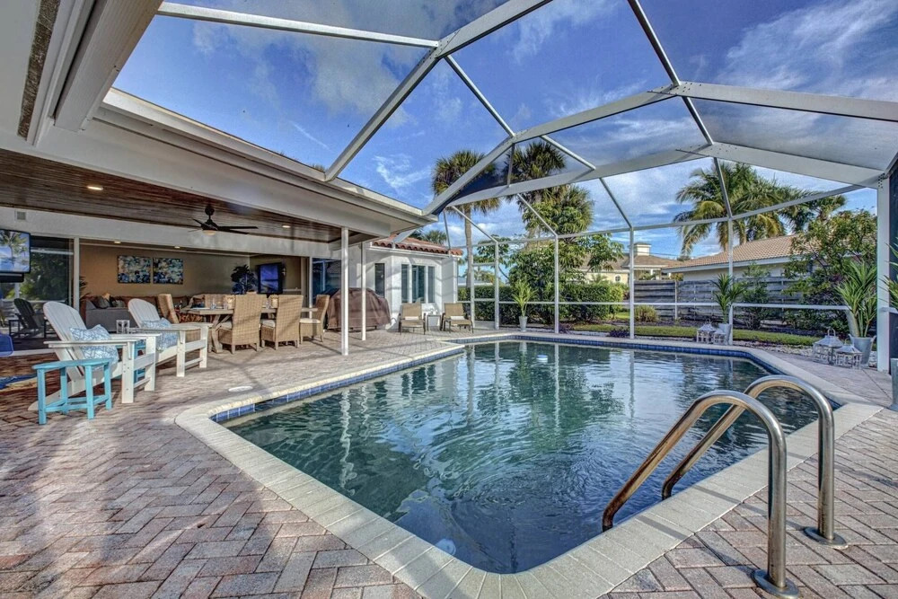 Azure Paradise on the Canal