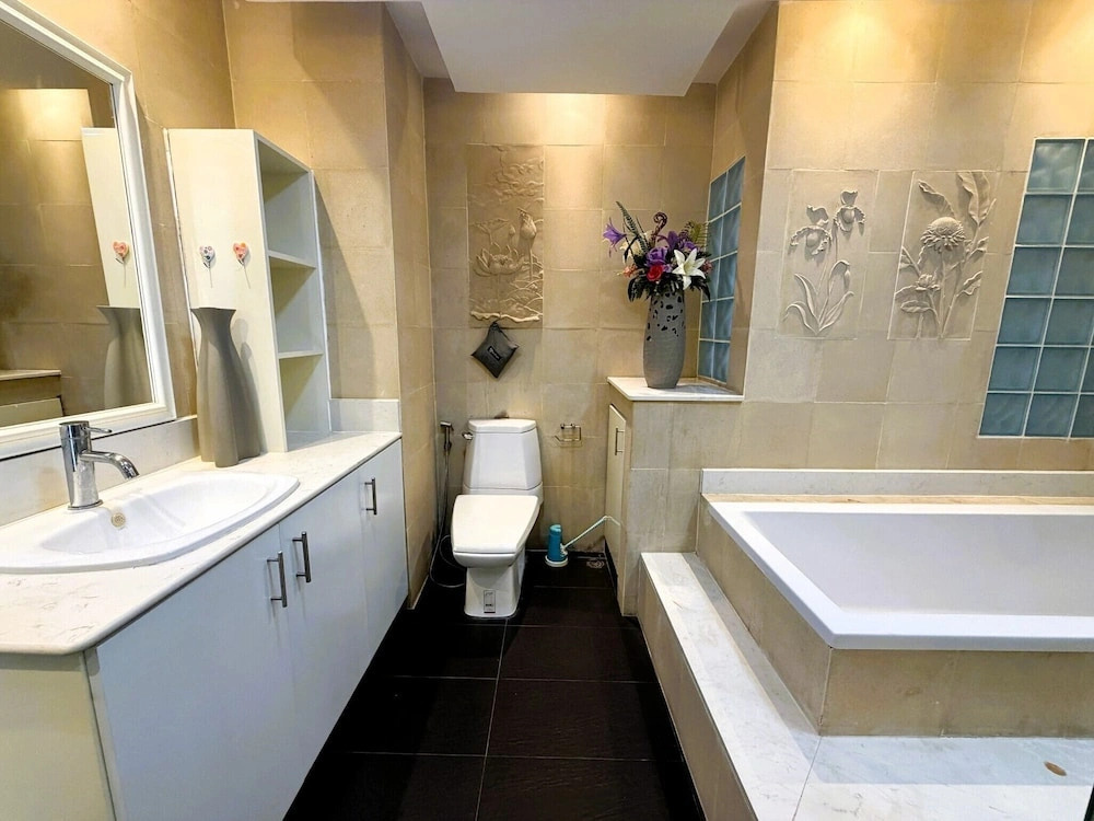 Spacious 1-bedroom Condo With Large Balcony at Baan Suan Lalana