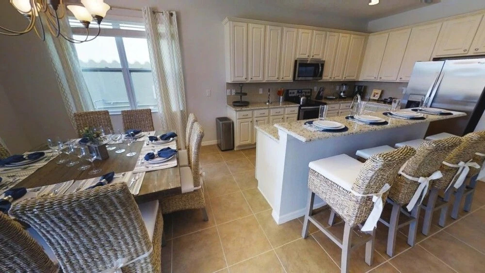 ACO PREMIUM – 7 Bd south facing Pool and Spa (1729